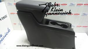 Gebruikte Armleuning Opel Antara Prijs op aanvraag aangeboden door Gebr.Klein Gunnewiek Ho.BV