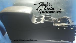 Gebruikte Armleuning Renault Koleos Prijs € 45,00 Margeregeling aangeboden door Gebr.Klein Gunnewiek Ho.BV