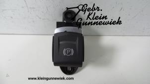 Gebruikte Schakelaar handrem Audi A6 Prijs op aanvraag aangeboden door Gebr.Klein Gunnewiek Ho.BV