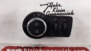 Gebruikte Licht Schakelaar Opel Cascada Prijs op aanvraag aangeboden door Gebr.Klein Gunnewiek Ho.BV