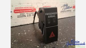 Gebruikte Alarmlicht Schakelaar Skoda Octavia Prijs € 15,00 Margeregeling aangeboden door Klein Gunnewiek Autodemontage & Motorentechniek