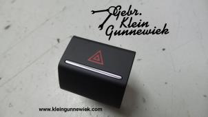 Gebruikte Gevarenlicht Schakelaar Volkswagen Beetle Prijs op aanvraag aangeboden door Gebr.Klein Gunnewiek Ho.BV