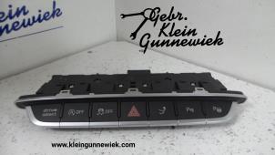 Gebruikte Alarmlicht Schakelaar Audi TT Prijs op aanvraag aangeboden door Gebr.Klein Gunnewiek Ho.BV