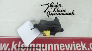 Gebruikte Centrale deurvergrendelingsmotor Volkswagen Passat Prijs € 15,00 Margeregeling aangeboden door Gebr.Klein Gunnewiek Ho.BV