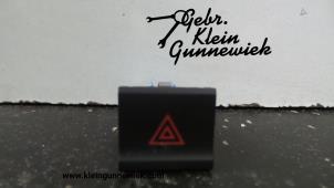 Gebruikte Alarmlicht Schakelaar Volkswagen Polo Prijs op aanvraag aangeboden door Gebr.Klein Gunnewiek Ho.BV