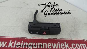 Gebruikte Alarmlicht Schakelaar Opel Insignia Prijs op aanvraag aangeboden door Gebr.Klein Gunnewiek Ho.BV