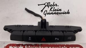 Gebruikte Alarmlicht Schakelaar Opel Insignia Prijs op aanvraag aangeboden door Gebr.Klein Gunnewiek Ho.BV