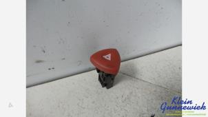 Gebruikte Paniekverlichtings Schakelaar Renault Laguna Prijs € 20,00 Margeregeling aangeboden door Klein Gunnewiek Autodemontage & Motorentechniek