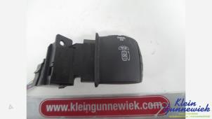 Gebruikte Radiobedienings paneel Renault Megane Prijs € 25,00 Margeregeling aangeboden door Klein Gunnewiek Autodemontage & Motorentechniek