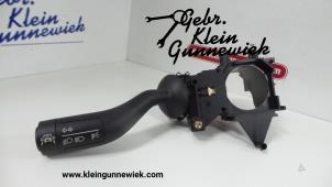 Gebruikte Knipperlicht Schakelaar Volkswagen Phaeton Prijs op aanvraag aangeboden door Gebr.Klein Gunnewiek Ho.BV