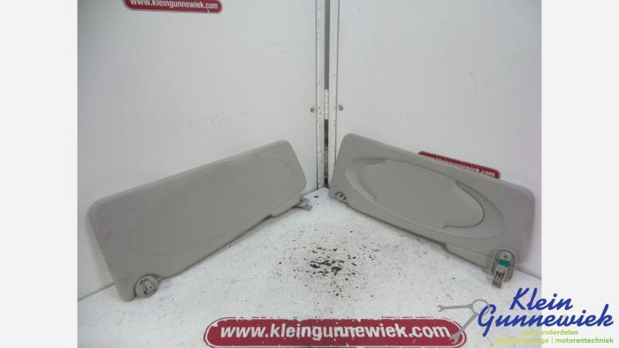 Gebruikte Zonneklep set Mercedes Citan Prijs € 30,00 Margeregeling aangeboden door Klein Gunnewiek Autodemontage & Motorentechniek