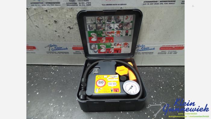 Gebruikte Compressor Ford Focus Prijs € 20,00 Margeregeling aangeboden door Klein Gunnewiek Autodemontage & Motorentechniek