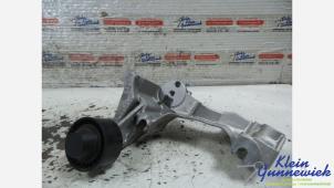 Gebruikte Dynamosteun onder Dacia Logan Prijs op aanvraag aangeboden door Klein Gunnewiek Autodemontage & Motorentechniek