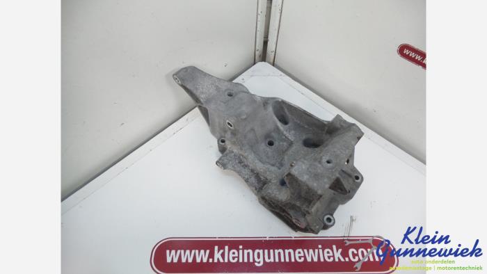 Gebruikte Dynamosteun onder BMW 1-Serie Prijs € 30,00 Margeregeling aangeboden door Klein Gunnewiek Autodemontage & Motorentechniek
