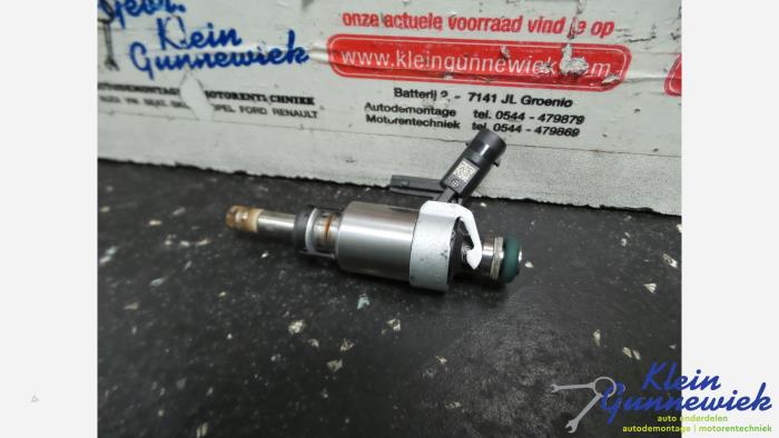 Injector (benzine injectie) van een Volkswagen Tiguan 2016