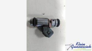 Gebruikte Injector (benzine injectie) Renault Clio Prijs € 25,00 Margeregeling aangeboden door Klein Gunnewiek Autodemontage & Motorentechniek