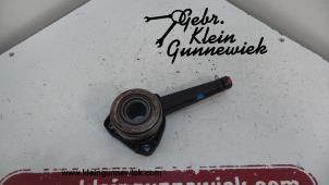 Gebruikte Koppeling Hulp Cilinder Opel Vivaro Prijs op aanvraag aangeboden door Gebr.Klein Gunnewiek Ho.BV