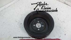 Gebruikte Krukas Poelie Volkswagen Golf Sportsvan Prijs € 25,00 Margeregeling aangeboden door Gebr.Klein Gunnewiek Ho.BV