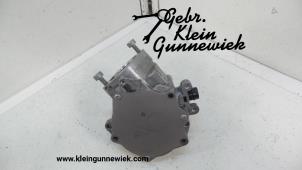 Gebruikte Vacuumpomp Rembekrachtiging Volkswagen Passat Prijs € 75,00 Margeregeling aangeboden door Gebr.Klein Gunnewiek Ho.BV