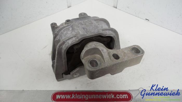 Gebruikte Motorrubber Volkswagen Jetta Prijs € 19,00 Margeregeling aangeboden door Klein Gunnewiek Autodemontage & Motorentechniek