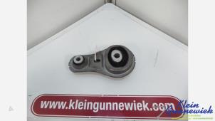 Gebruikte Motorsteun Renault Trafic Prijs € 30,00 Margeregeling aangeboden door Klein Gunnewiek Autodemontage & Motorentechniek