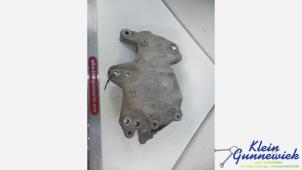 Gebruikte Motorsteun Renault Trafic Prijs € 30,00 Margeregeling aangeboden door Klein Gunnewiek Autodemontage & Motorentechniek