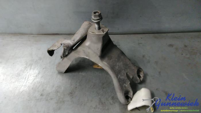 Gebruikte Motorsteun Audi A4 Prijs € 15,00 Margeregeling aangeboden door Klein Gunnewiek Autodemontage & Motorentechniek