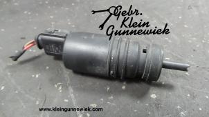 Gebruikte Ruitensproeierpomp voor Volkswagen Phaeton Prijs op aanvraag aangeboden door Gebr.Klein Gunnewiek Ho.BV