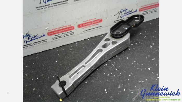 Gebruikte Versnellingsbak Steun Volkswagen Caddy Prijs € 15,00 Margeregeling aangeboden door Klein Gunnewiek Autodemontage & Motorentechniek