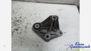 Gebruikte Versnellingsbak Steun Ford Grand C-Max Prijs € 25,00 Margeregeling aangeboden door Klein Gunnewiek Autodemontage & Motorentechniek