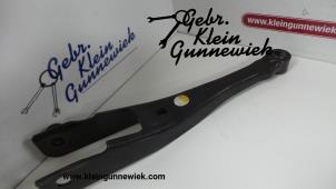 Gebruikte Versnellingsbak Steun Volkswagen Crafter Prijs op aanvraag aangeboden door Gebr.Klein Gunnewiek Ho.BV
