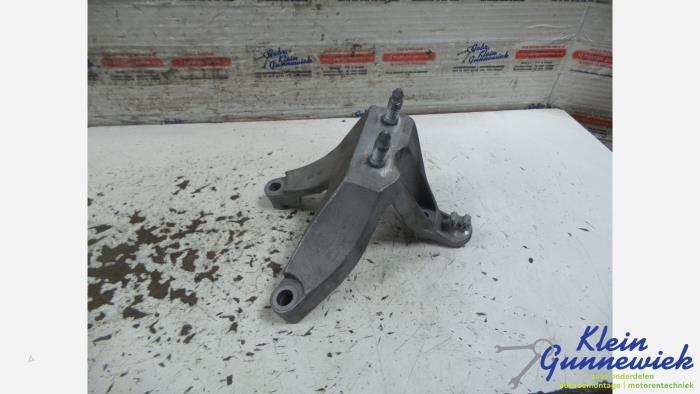 Gebruikte Versnellingsbak Steun Dacia Logan Prijs € 20,00 Margeregeling aangeboden door Klein Gunnewiek Autodemontage & Motorentechniek