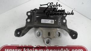 Gebruikte Versnellingsbak Steun Volkswagen Arteon Prijs € 45,00 Margeregeling aangeboden door Gebr.Klein Gunnewiek Ho.BV