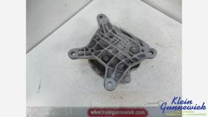 Gebruikte Versnellingsbak Steun Volkswagen Touareg Prijs € 50,00 Margeregeling aangeboden door Klein Gunnewiek Autodemontage & Motorentechniek