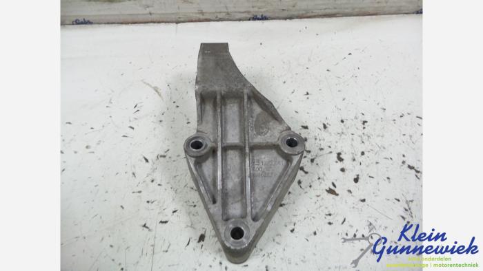 Gebruikte Versnellingsbak Steun Opel Astra Prijs € 25,00 Margeregeling aangeboden door Klein Gunnewiek Autodemontage & Motorentechniek