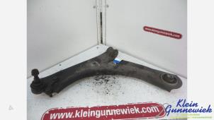 Gebruikte Draagarm onder links-voor Skoda Superb Prijs € 40,00 Margeregeling aangeboden door Klein Gunnewiek Autodemontage & Motorentechniek