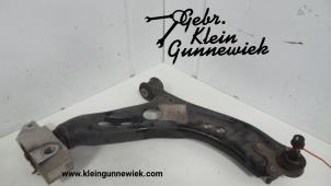 Gebruikte Draagarm onder rechts-voor Volkswagen Scirocco Prijs op aanvraag aangeboden door Gebr.Klein Gunnewiek Ho.BV