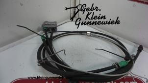 Gebruikte Handrem Kabel Renault Trafic Prijs op aanvraag aangeboden door Gebr.Klein Gunnewiek Ho.BV