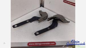 Gebruikte Motorkap Scharnier Volkswagen Sharan Prijs € 35,00 Margeregeling aangeboden door Klein Gunnewiek Autodemontage & Motorentechniek