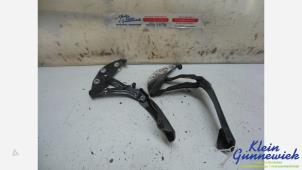 Gebruikte Motorkap Scharnier Volkswagen Phaeton Prijs € 35,00 Margeregeling aangeboden door Klein Gunnewiek Autodemontage & Motorentechniek