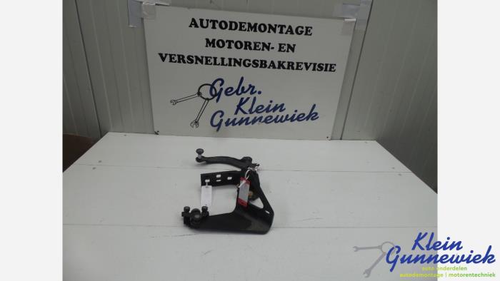 Gebruikte Scharnier deur rechts-achter Renault Trafic Prijs € 27,00 Margeregeling aangeboden door Klein Gunnewiek Autodemontage & Motorentechniek