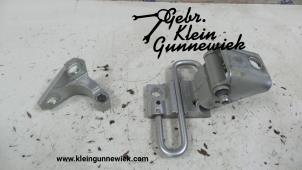 Gebruikte Scharnier deur rechts-voor Volkswagen Eos Prijs op aanvraag aangeboden door Gebr.Klein Gunnewiek Ho.BV