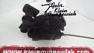 Gebruikte Portierslot Mechaniek 4Deurs rechts-voor Volkswagen Crafter Prijs op aanvraag aangeboden door Gebr.Klein Gunnewiek Ho.BV