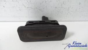 Gebruikte Handgreep Achterklep Renault Laguna Prijs € 20,00 Margeregeling aangeboden door Klein Gunnewiek Autodemontage & Motorentechniek