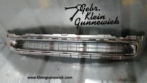 Gebruikte Grille Renault Fluence Prijs op aanvraag aangeboden door Gebr.Klein Gunnewiek Ho.BV