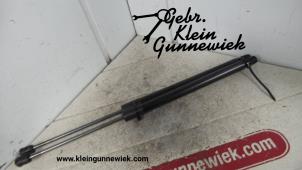 Gebruikte Gasdemper links-achter Volkswagen Golf Sportsvan Prijs op aanvraag aangeboden door Gebr.Klein Gunnewiek Ho.BV