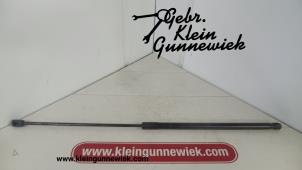 Gebruikte Gasdemper Motorkap links Volkswagen Tiguan Prijs op aanvraag aangeboden door Gebr.Klein Gunnewiek Ho.BV