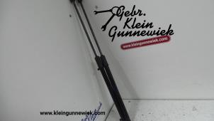 Gebruikte Gasveer links-achter Volkswagen Polo Prijs op aanvraag aangeboden door Gebr.Klein Gunnewiek Ho.BV