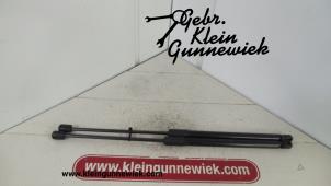 Gebruikte Kofferdekseldemper links-achter Audi A1 Prijs op aanvraag aangeboden door Gebr.Klein Gunnewiek Ho.BV