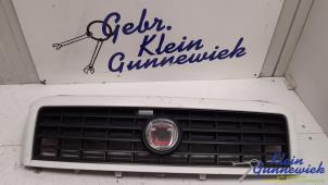 Gebruikte Grille Fiat Doblo Prijs € 30,00 Margeregeling aangeboden door Klein Gunnewiek Autodemontage & Motorentechniek